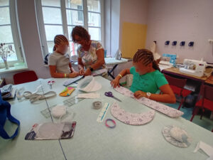 enfants à la couture